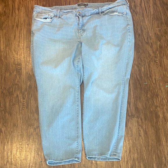 torrid Denim - Torrid Light Blue Women's Straight-Leg Jeans size 26T
